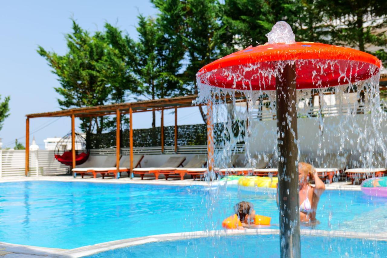 6 Milje Hotel Ksamil Extérieur photo